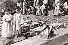 1980년 망월국립묘지 5.18희생자와 유족